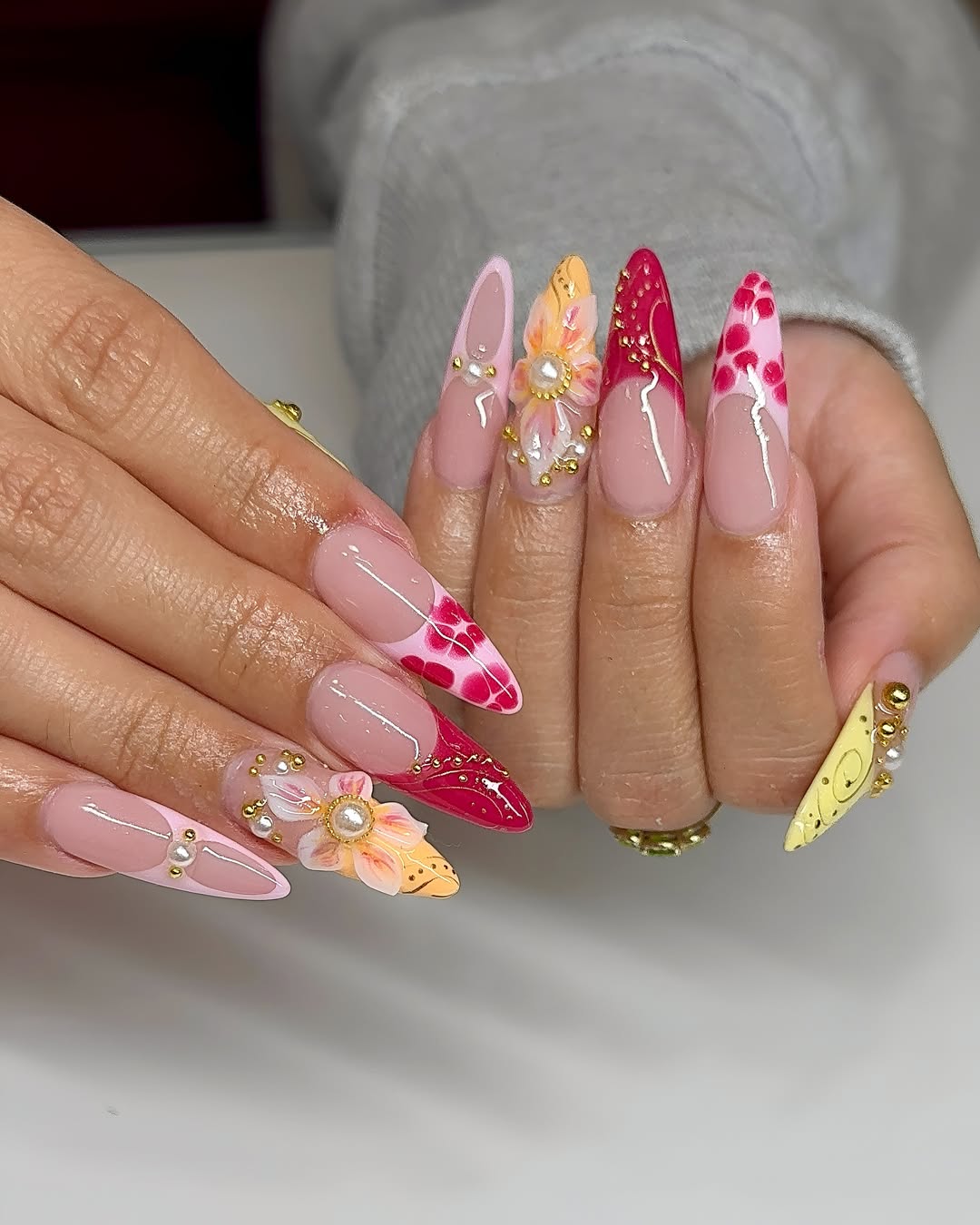 Bright Multicolored Tips and Sculpted Blossoms