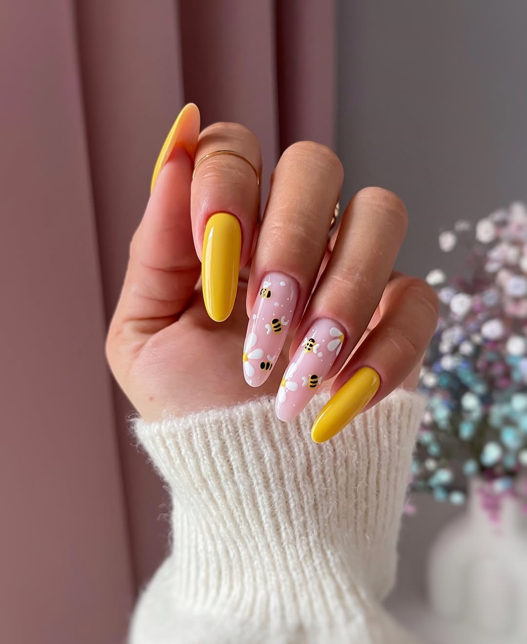 Daisy and Bee Spring Manicure