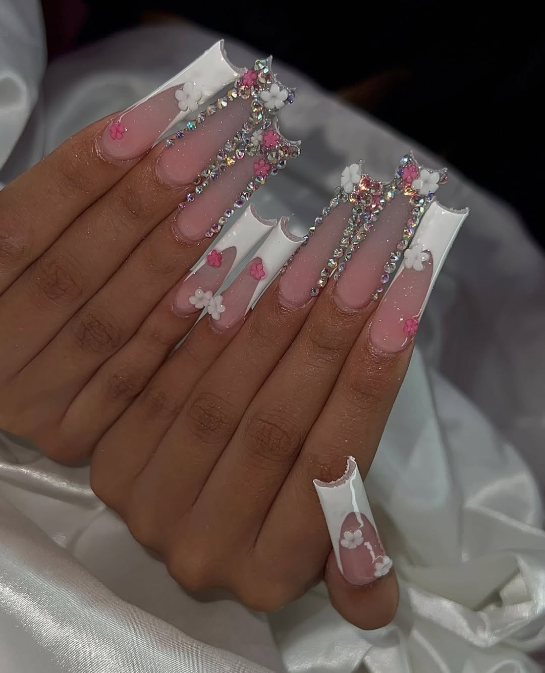 Detailed Sparkle with 3D Flower V-Tips