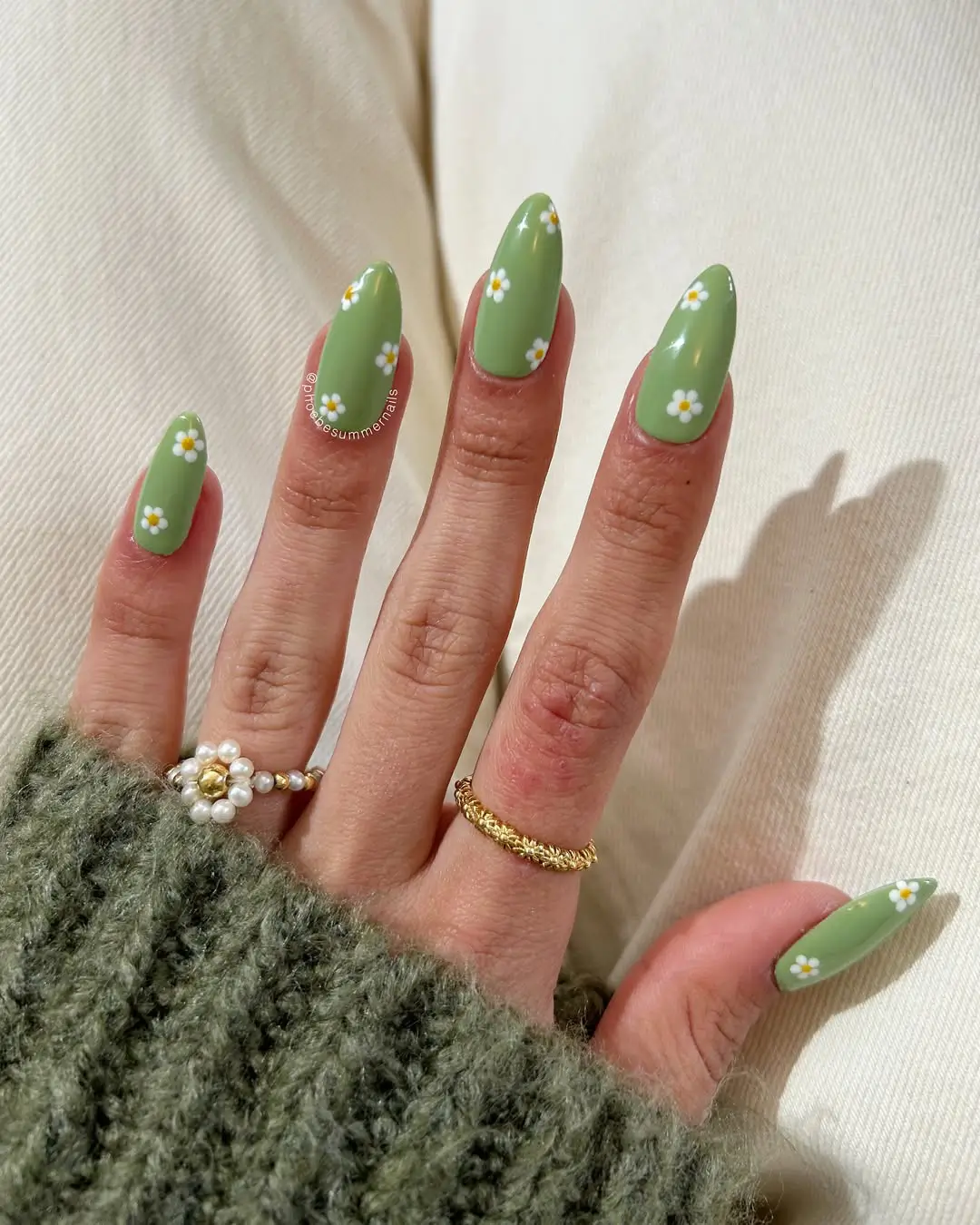 Pastel Green Daisies