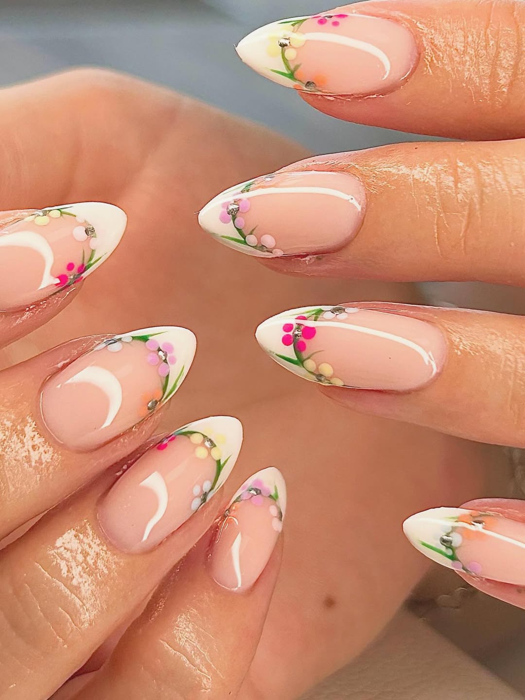 White Tips and Colorful Vines